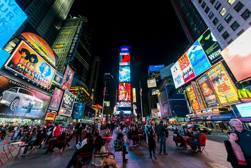 Illustration for article titled Así ha cambiado la plaza más emblemática de Nueva York en los últimos 100 años: caída y auge de Times Square